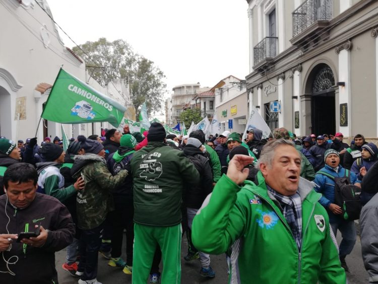 Salta reclamó en las calles