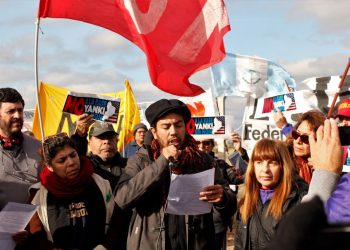 Caravana contra las bases militares