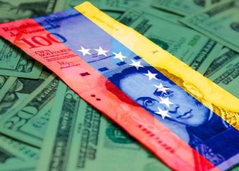 Venezuela libera el dolar a los bancos