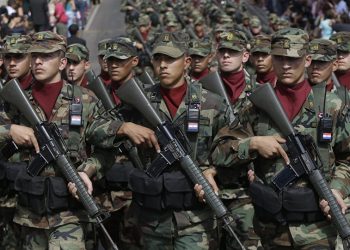Paraguay: ejército a la calle