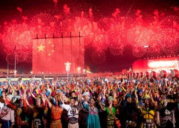 Festejos por 70 años de la revolución china