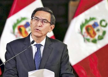 En Perú cierran el Congreso y piden elecciones
