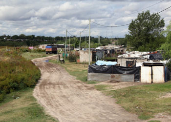 Coronavirus: aún no llegó a los barrios, pero trajo más hambre