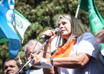 “Las camas con respiradores no atienden a nadie”