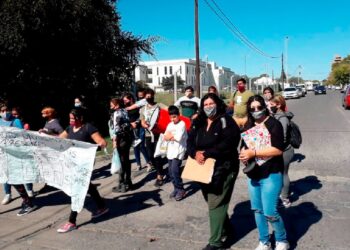 Más asistencia financiera para cumplir con la deuda en dólares