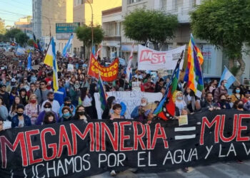 Por las masivas movilizaciones populares derogan ley minera