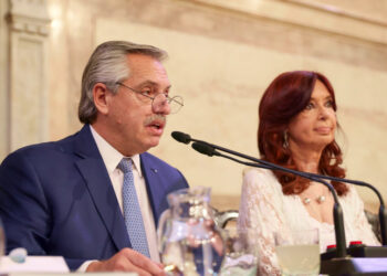 Fernández aseguró que no habrá tarifazos ni ajustes