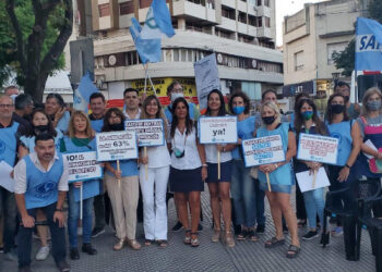 UEPC aceptó un 30% de la provincia. SADOP la consideró insuficiente y se movilizó