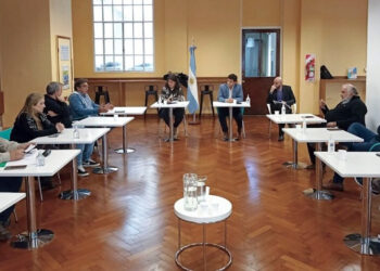 Acuerdo con bancos chinos para construir dos represas