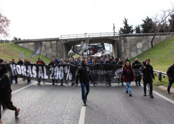 Sin acuerdo continúan los paros de los trabajadores del neumático