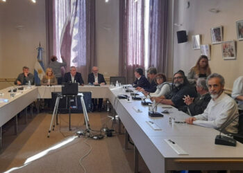 Oferta a docentes de 77.000 pesos inicial en diciembre