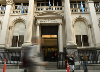 Caos en la Soberanía Monetaria y Defección del Congreso