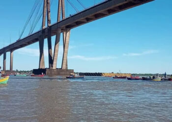 Corte en el río Paraná contra la persecución a pescadores