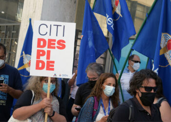 La gran banca ajusta costos y despide personal