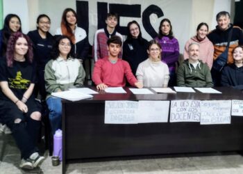 La UES convoca a una sentada en apoyo a los docentes