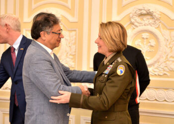 La diplomacia británica y el Comando Sur, merodeando por la zona