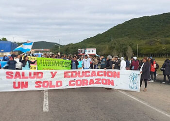 Docentes y trabajadores de la salud de Salta continúan en lucha por salarios