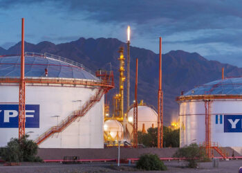 YPF se endeuda para financiar la transición energética
