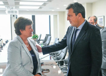 Lo acordado ahora con el FMI: subir tarifas y contener salarios