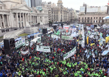 Media sanción para que los trabajadores no paguen ganancias