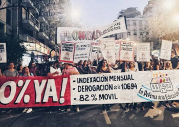 Docentes piden plan de lucha y se movilizan por aumentos salariales