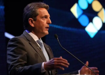 Massa propone una moneda digital nacional