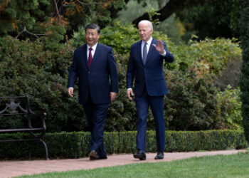 Biden y Xi Jinping acuden al teléfono en rojo