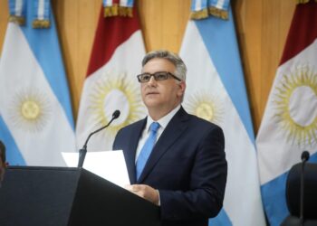 Llaryora asumió la gobernación