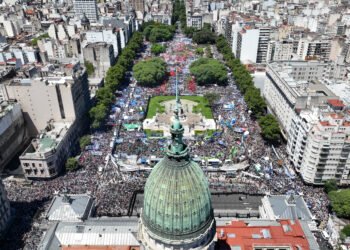 Bajo la consigna “la patria no se vende”, paro y movilizaciones en todo el país