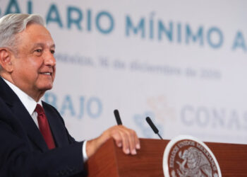 Presidente mexicano promete modificar legislación sobre el salario mínimo