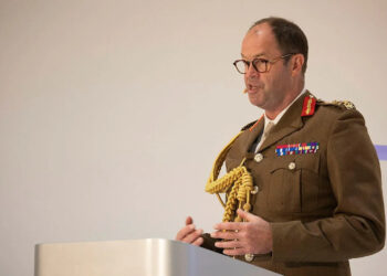 General británico anticipa conflicto bélico como los del siglo pasado