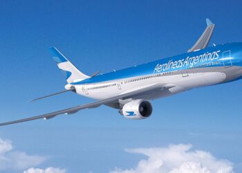El gobierno avanza en privatizar Aerolíneas y el Banco Nación