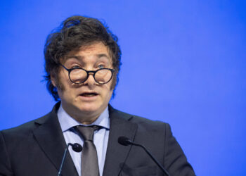 Las políticas de gobierno impulsan más deuda en dólares destinada a un mercado global