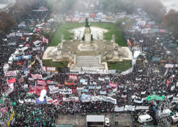 En pocas horas, la Ley Bases se celebró en el mercado financiero