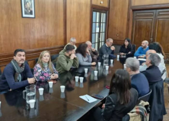 UPCN aceptó un aumento del 6,6% bimestral más bono. Rechazo de ATE