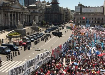 Desorientar al pueblo