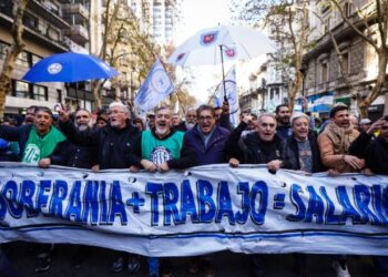 Primera movilización del “Frente de Lucha por la Soberanía, el Trabajo Digno y los Salarios Justos”
