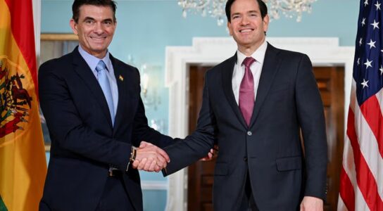 Rodrigo Paz Pereira junto a Marco Rubio. Rodrigo Paz Pereira junto a Marco Rubio.