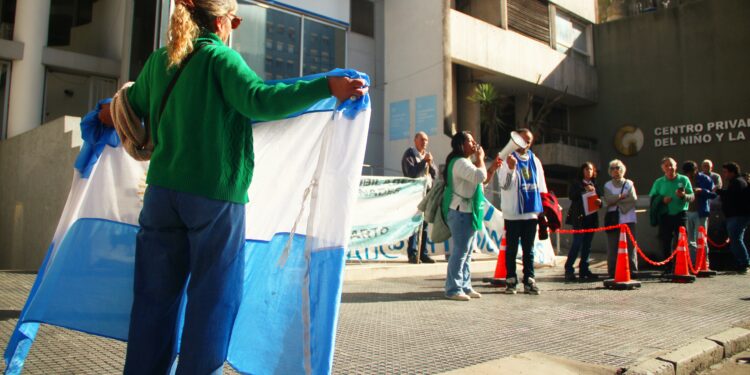 Jubilados protestaron frente al PAMI