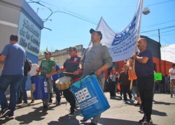 AVEX: trabajadores se movilizaron por salarios, trabajo y ayuda económica